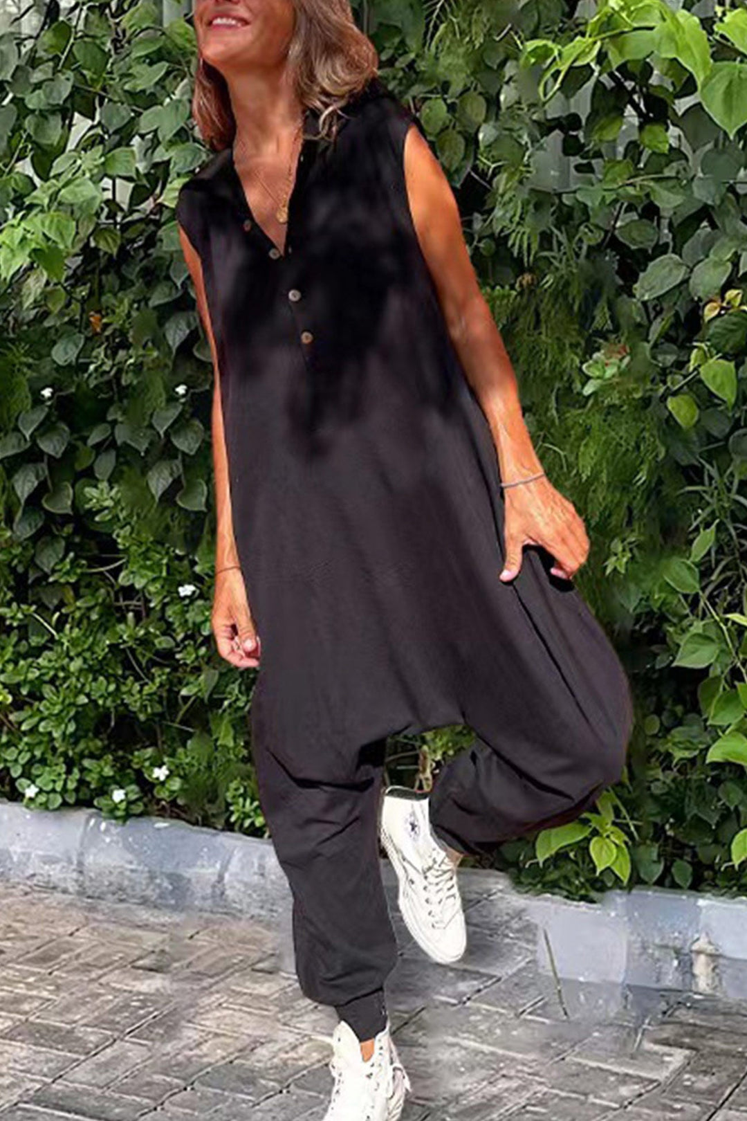 Bo – Mouwloze Hoodie Jumpsuit met Knoopsluiting