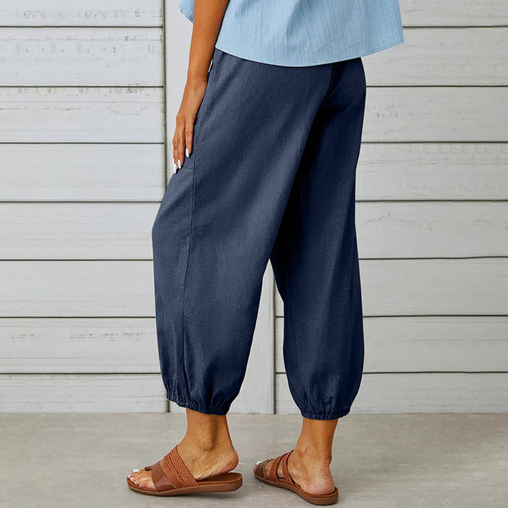 Damesbroek met elastische tailleband en knoopdetails – comfortabel, stijlvol en praktisch