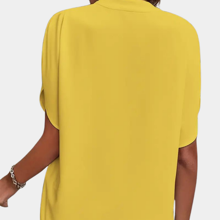 Effen damesblouse met V-hals en korte mouwen – stijlvol, luchtig en veelzijdig
