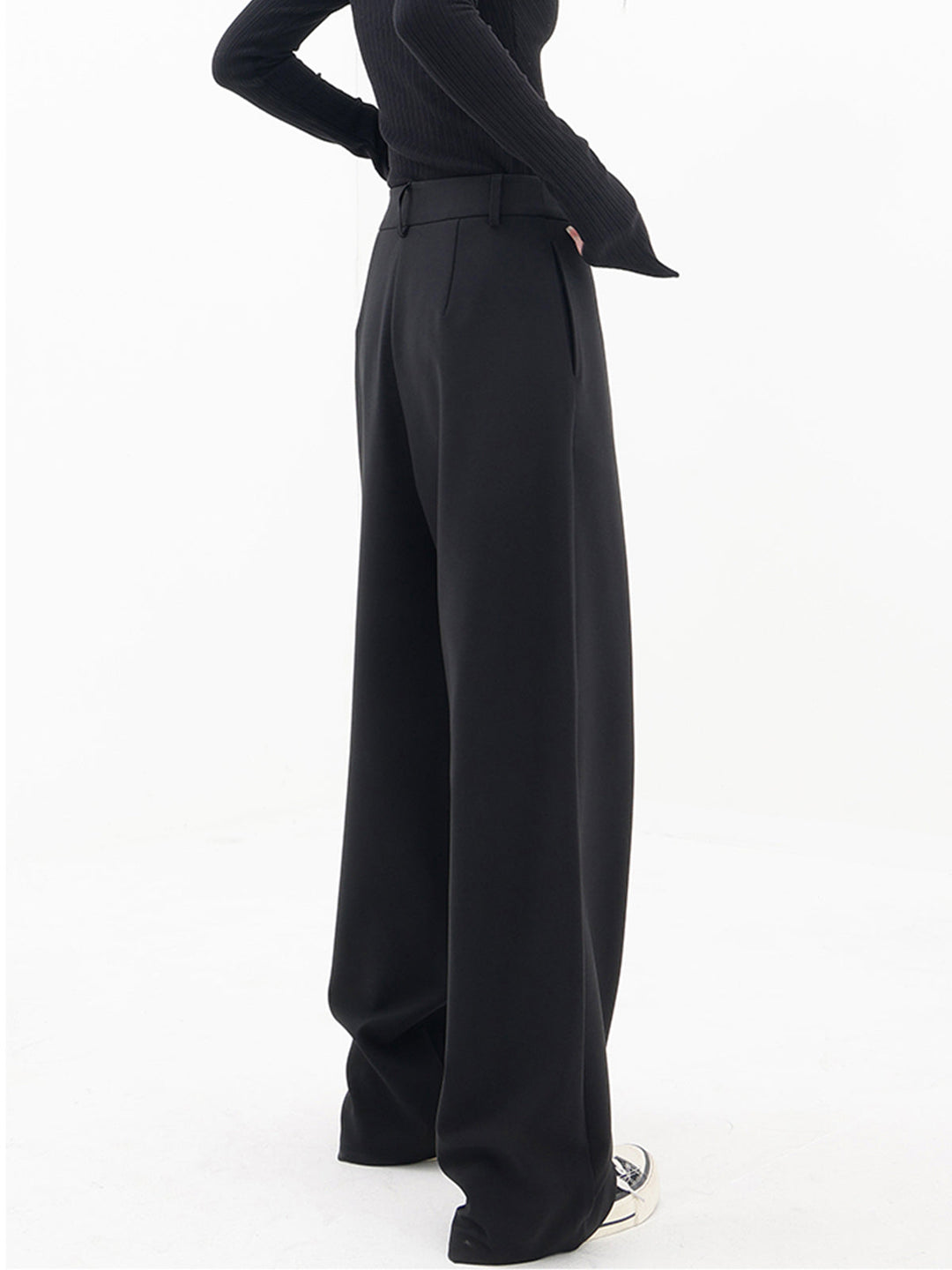 Klassieke Wijde Pantalon met Asymmetrische Laag en Knopen