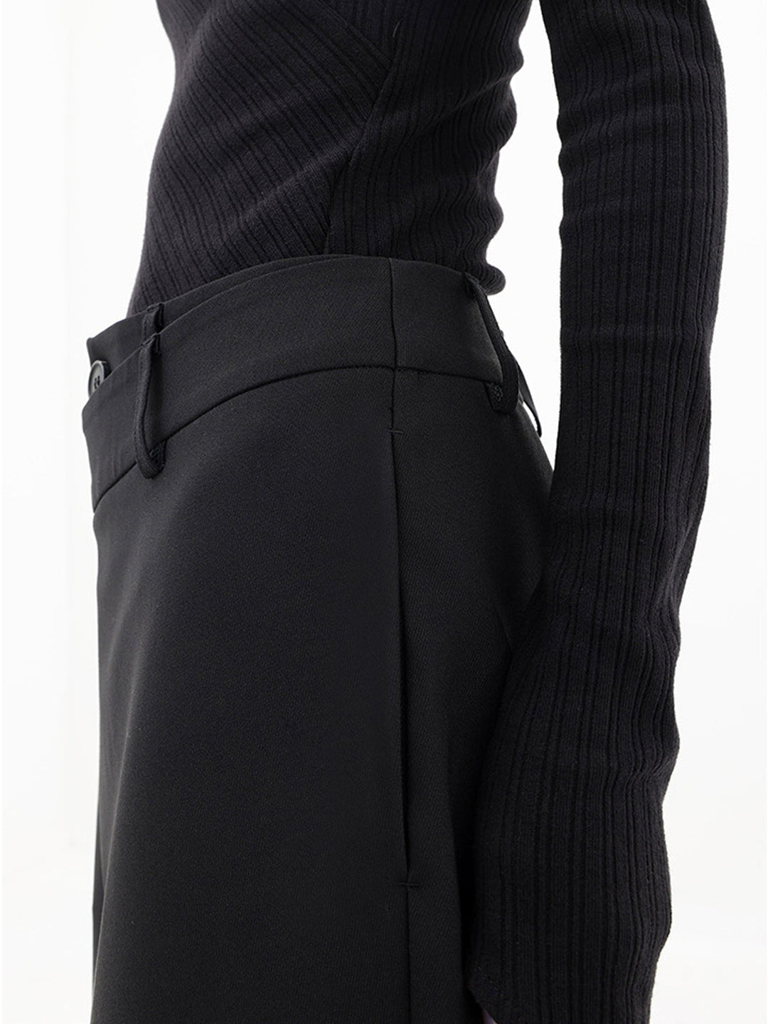 Klassieke Wijde Pantalon met Asymmetrische Laag en Knopen