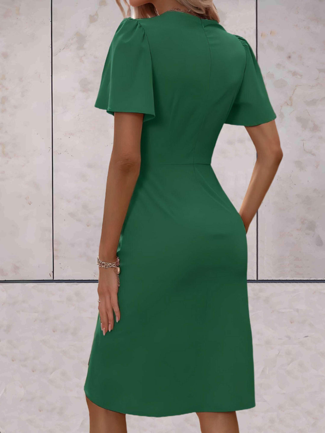 Alina - Chique Slim Fit Jurk met Zwierige Mouwen