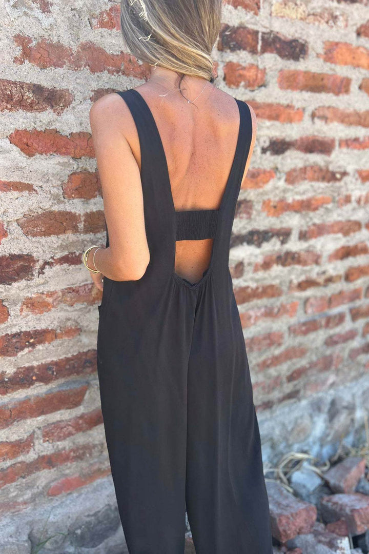 Liselot – Mouwloze Jumpsuit met Knoopsluiting en Open Rug