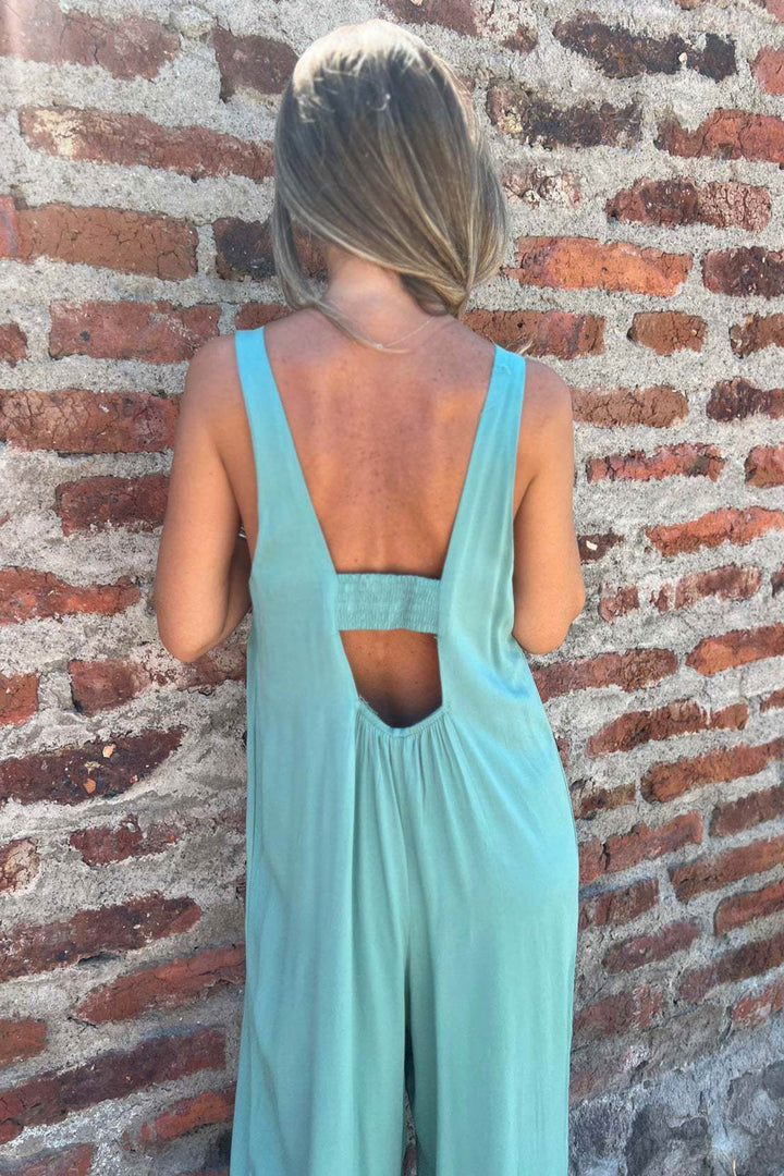 Liselot – Mouwloze Jumpsuit met Knoopsluiting en Open Rug