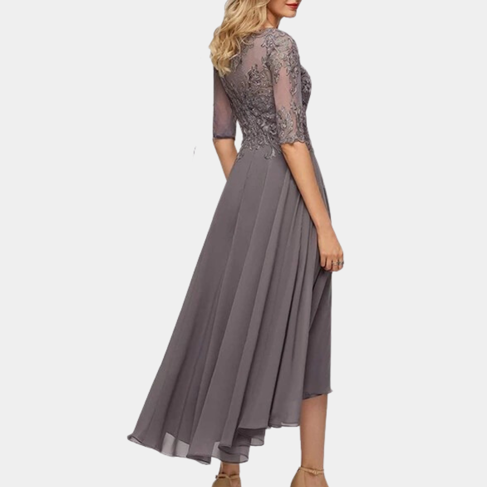 Elegante feestjurk met kanten details en flatterende pasvorm