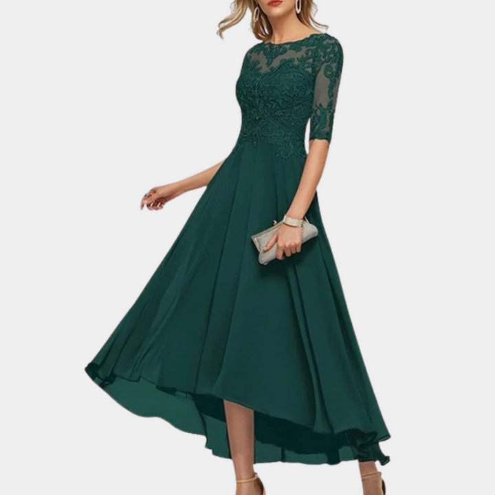 Elegante feestjurk met kanten details en flatterende pasvorm