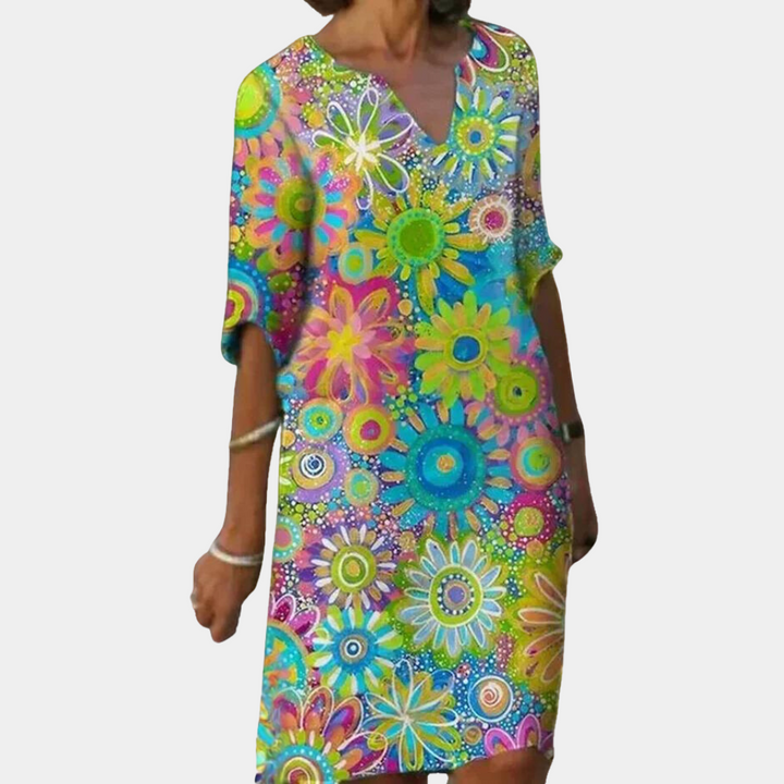 Elegante bloemenjurk met flatterende pasvorm en tijdloze print