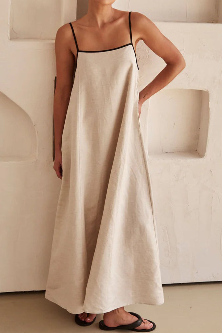 Nikki – Contrasterende Midi Jurk met Bandjes en Open Rug