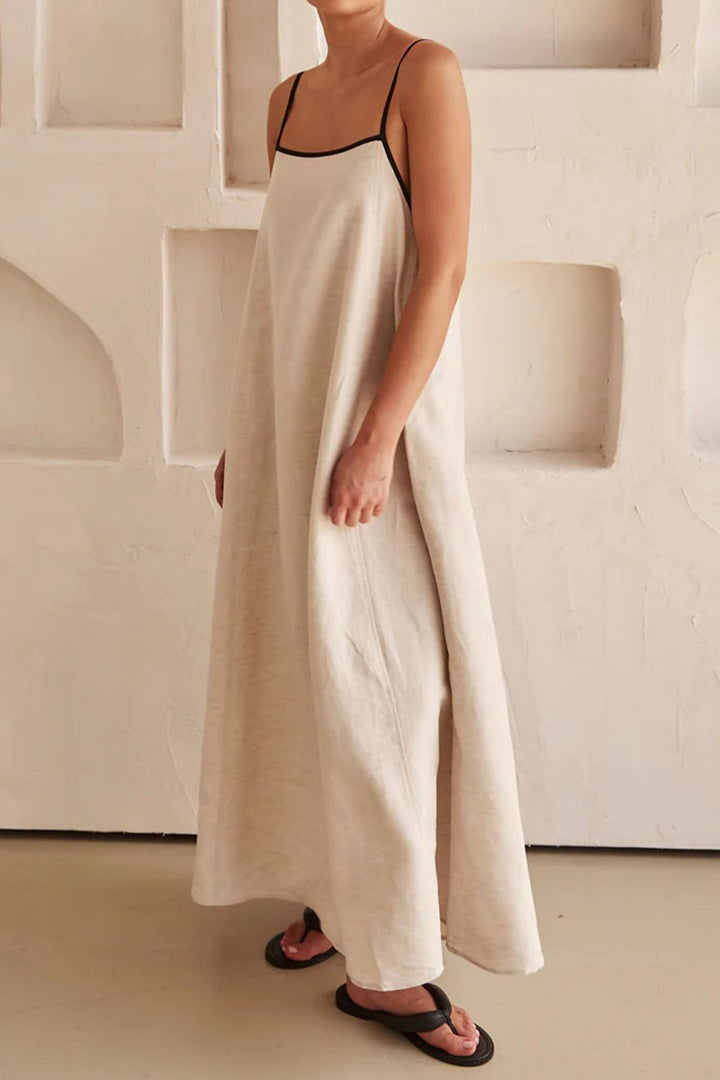 Nikki – Contrasterende Midi Jurk met Bandjes en Open Rug