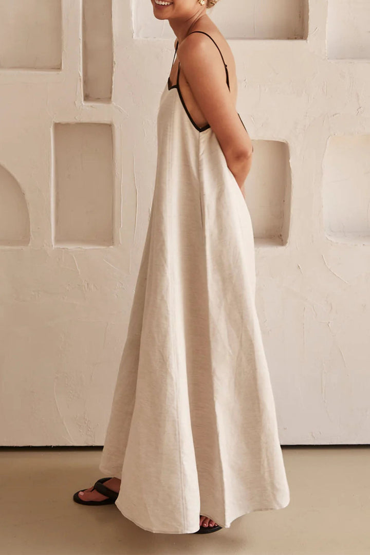 Nikki – Contrasterende Midi Jurk met Bandjes en Open Rug