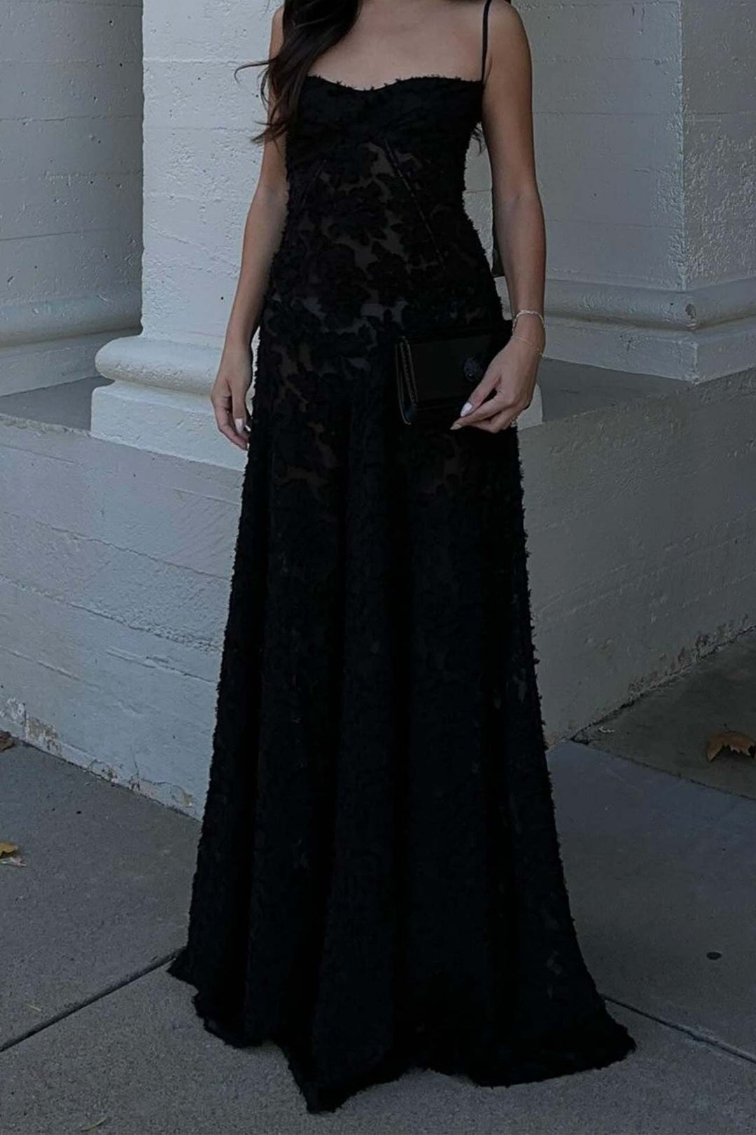 Lara – Mouwloze Maxi Jurk met Kant en Striksluiting Achter-