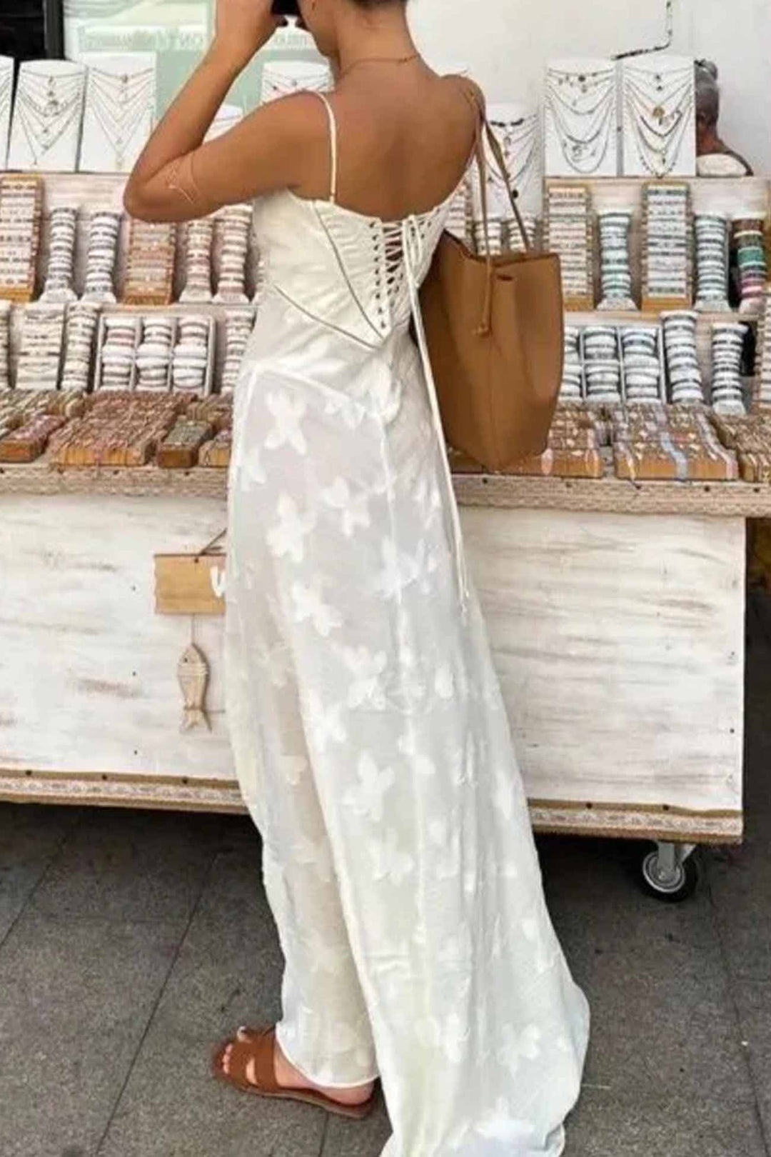 Lara – Mouwloze Maxi Jurk met Kant en Striksluiting Achter-
