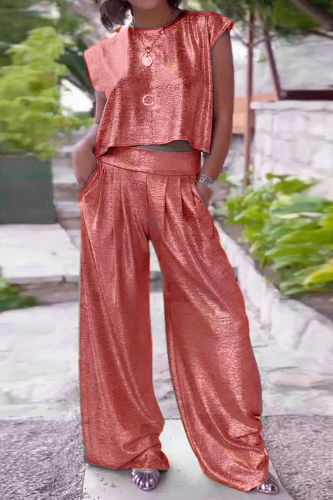 Loïs – Glanzende Set met Crop Top en Wijde Broek