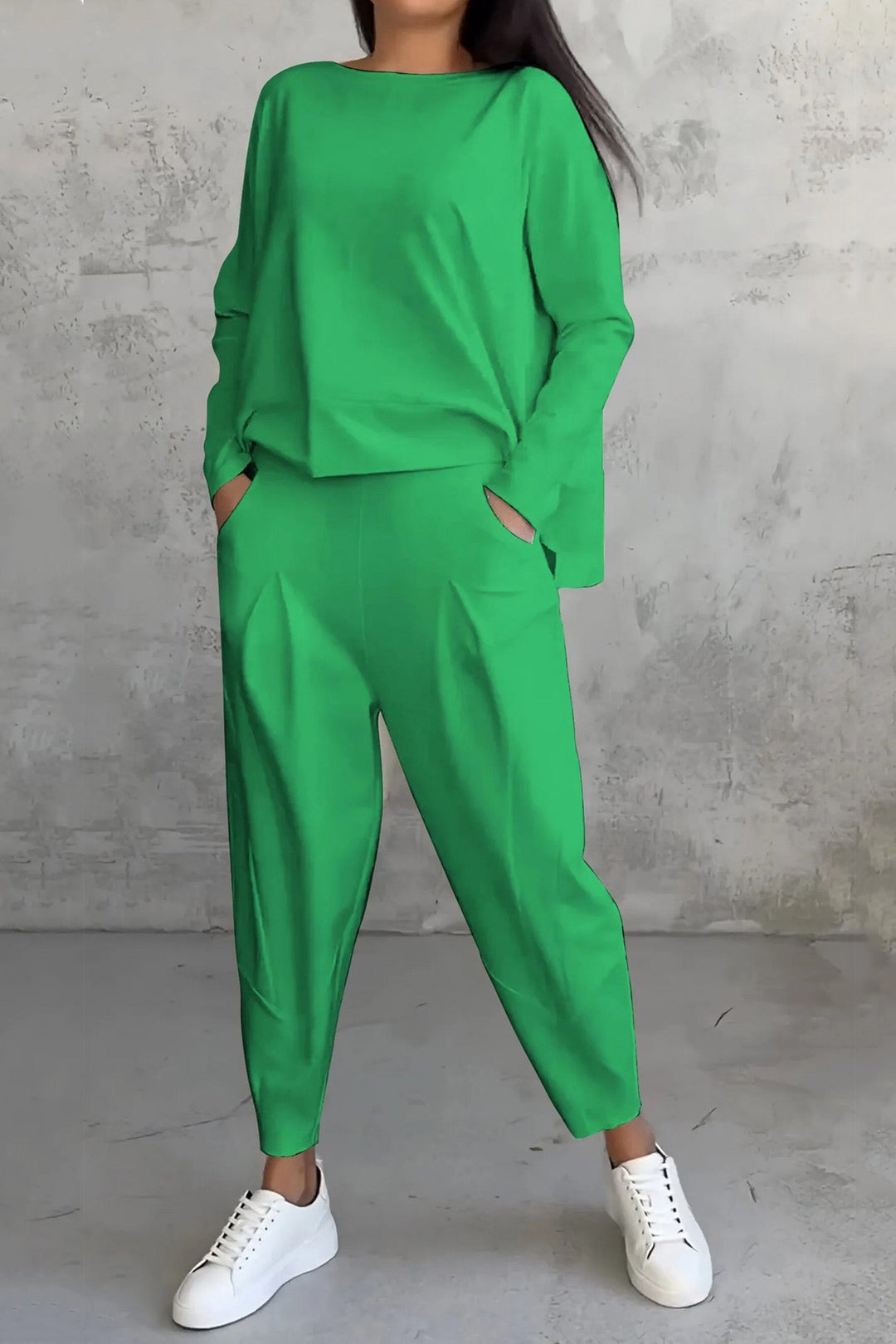 Jinthe – Two-Piece Lounge Set met High-Low Sweater