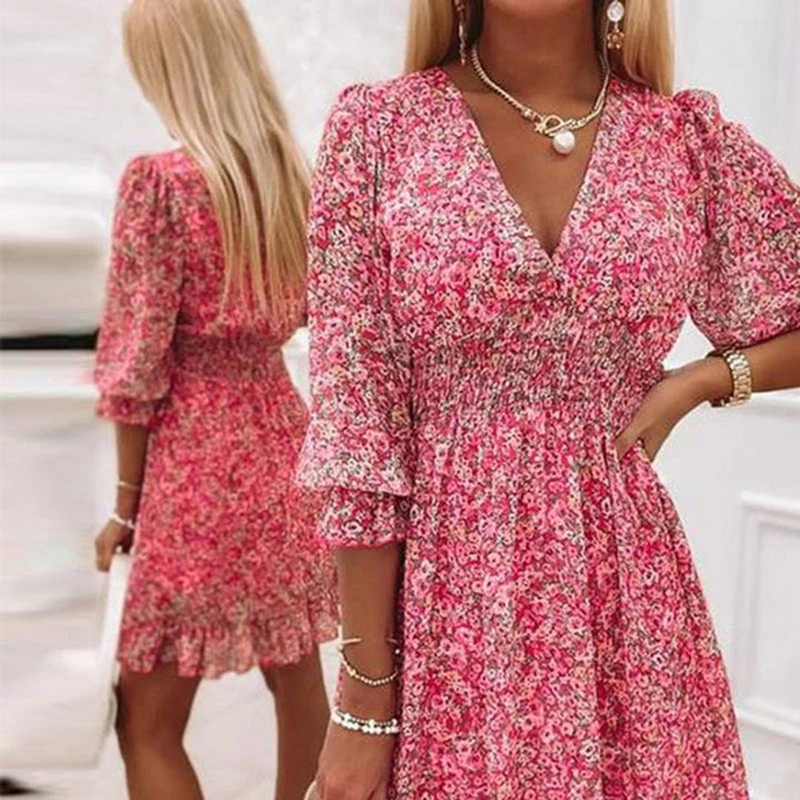 Midi zomerjurk met V-hals en korte mouwen voor een elegante zomerse look