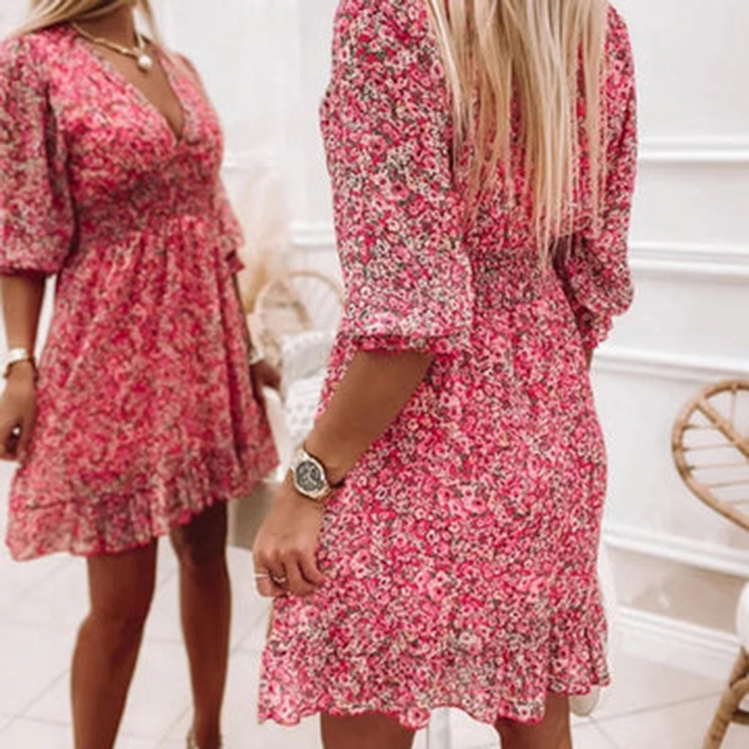 Midi zomerjurk met V-hals en korte mouwen voor een elegante zomerse look