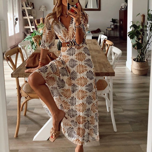 Lange zomerjurk met speels patroon en elegante pasvorm