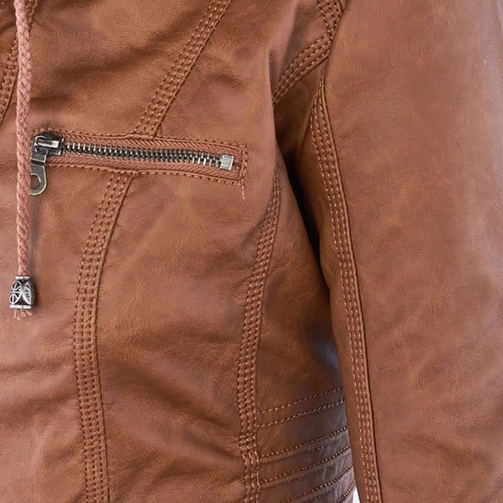 Yvette | Licht gevoerde PU leren herfstjas voor dames met afneembare capuchon en getailleerd bikerdesign