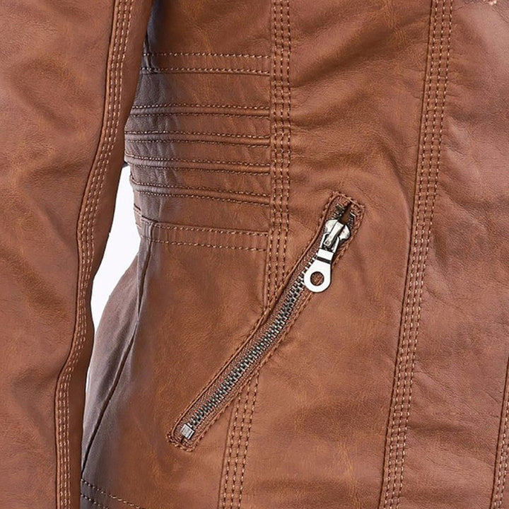 Yvette | Licht gevoerde PU leren herfstjas voor dames met afneembare capuchon en getailleerd bikerdesign