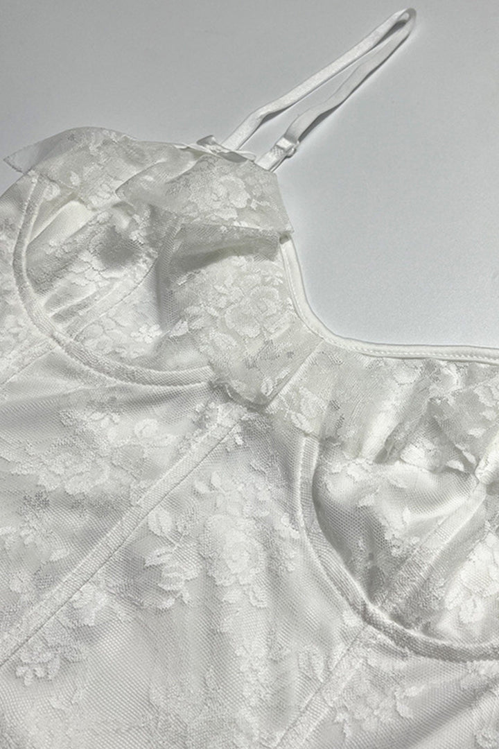 Isabeau – Kanten Mini-jurk met Korset en Gelaagde Rok