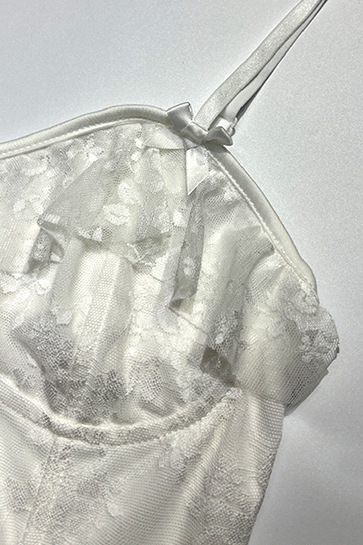 Isabeau – Kanten Mini-jurk met Korset en Gelaagde Rok