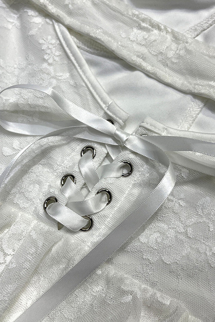 Isabeau – Kanten Mini-jurk met Korset en Gelaagde Rok