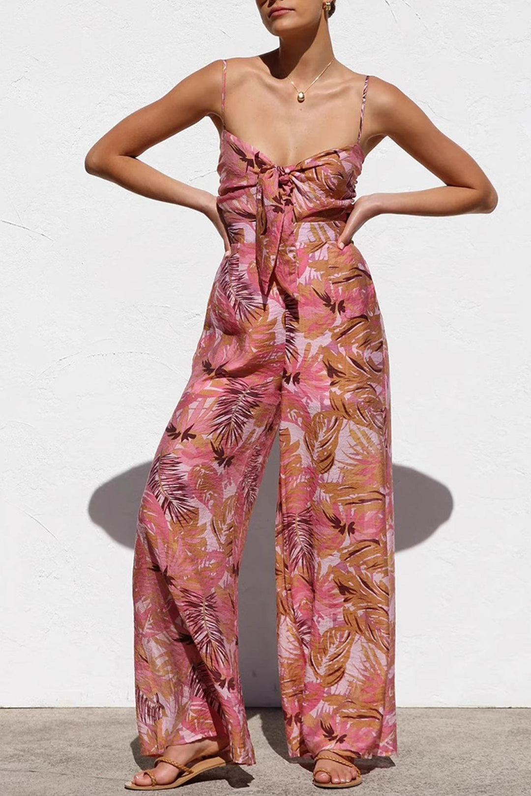 Nina – Gebloemde Jumpsuit met Strikdetail en Spaghettibandjes