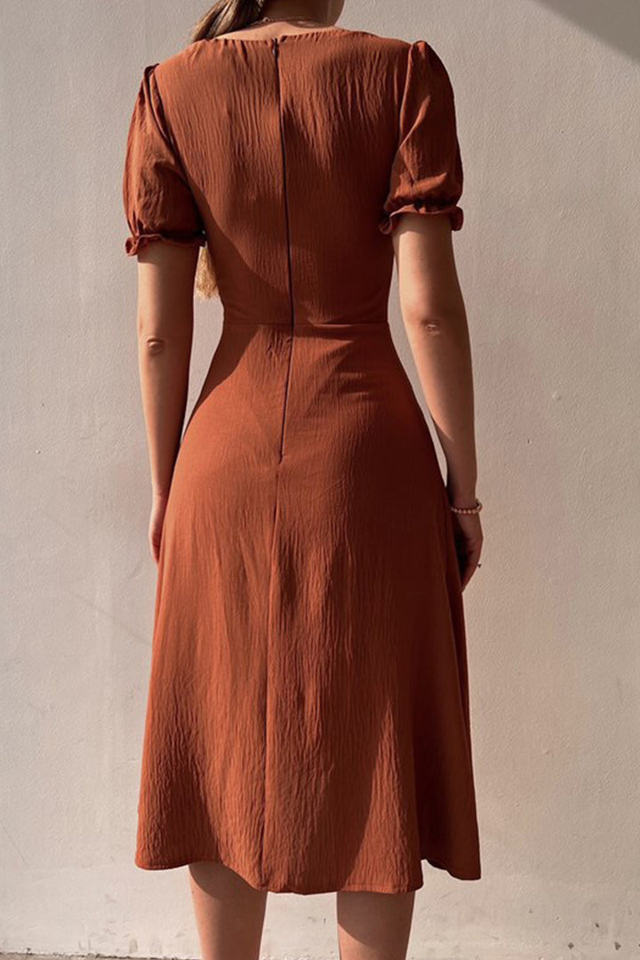 Linde – Midi Jurk met Pofmouwen en Knoopsluiting