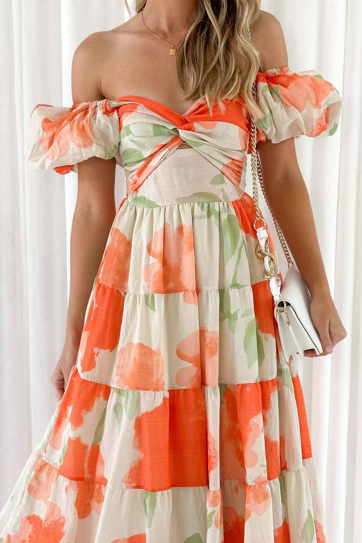 Renske – Gebloemde Midi Jurk met Pofmouwen en Cut-out Detail