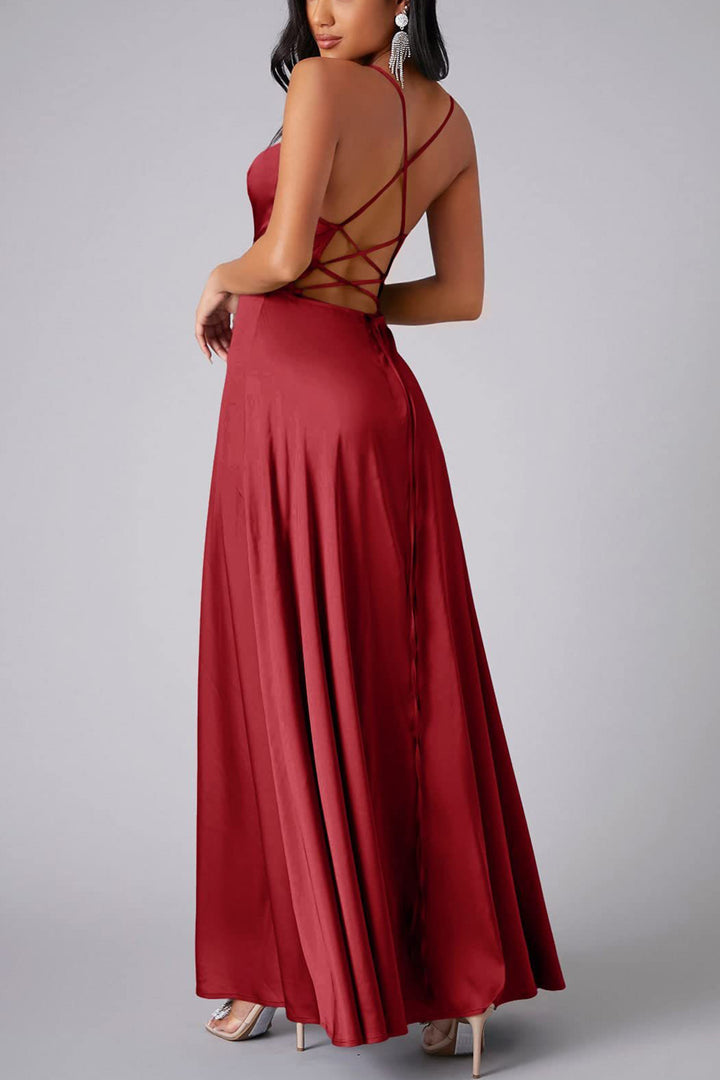 Romy – Satijnen Maxi Jurk met Watervalhals en Open Rug