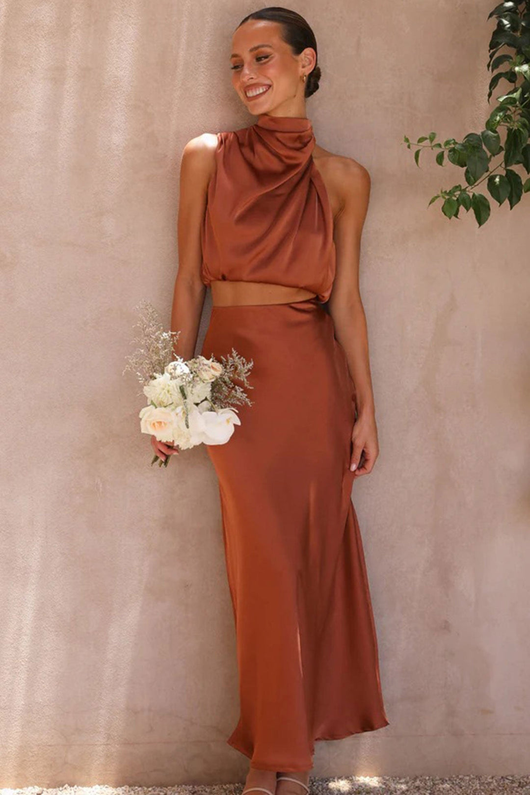 Madelief – Satijnen Two-Piece Set met Hoge Taille en Midi Rok