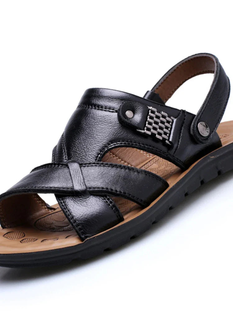 Leren herensandalen met gekruiste banden – stijlvol, comfortabel en perfect voor warme dagen