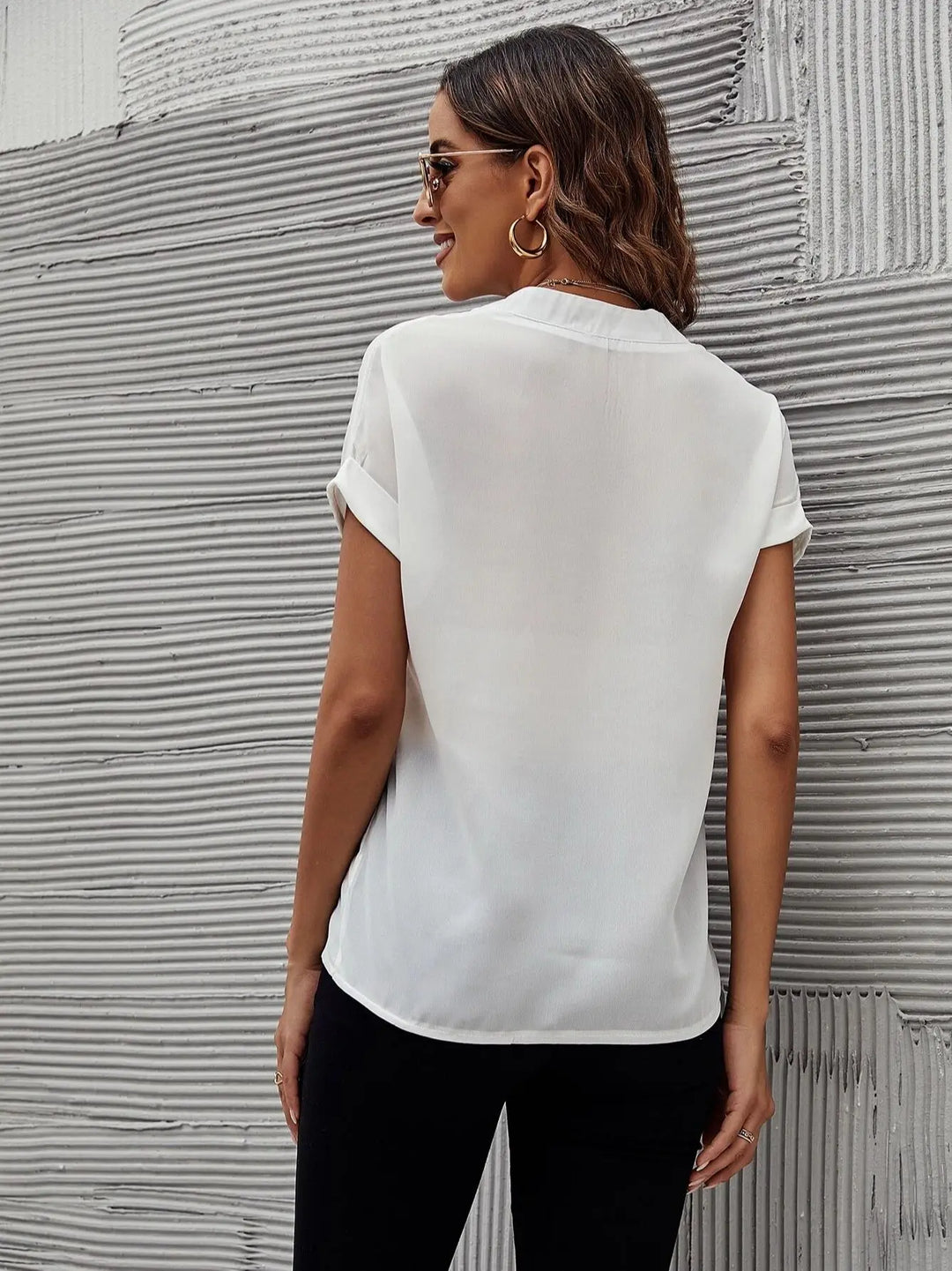 Livia Damesblouse – Stijlvolle Blouse met Strikdetail en Lange Mouwen