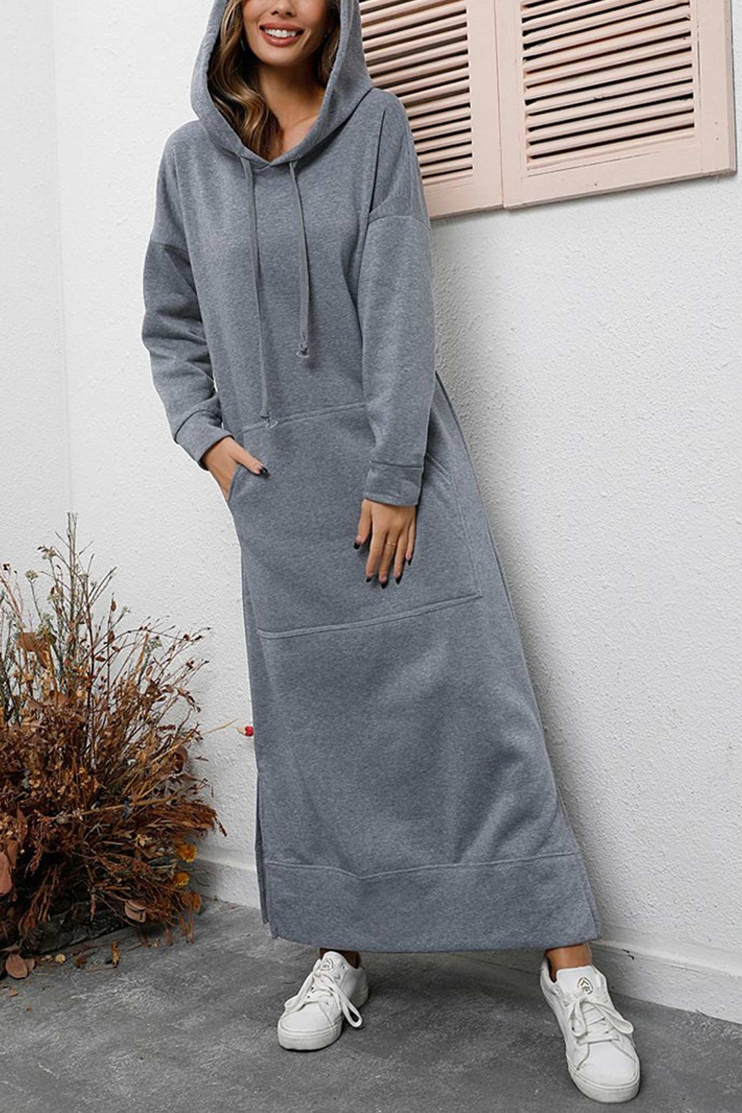 Saar – Hoodie Jurk met Grote Zak en Splitzoom