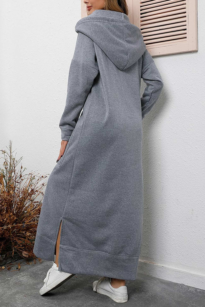 Saar – Hoodie Jurk met Grote Zak en Splitzoom