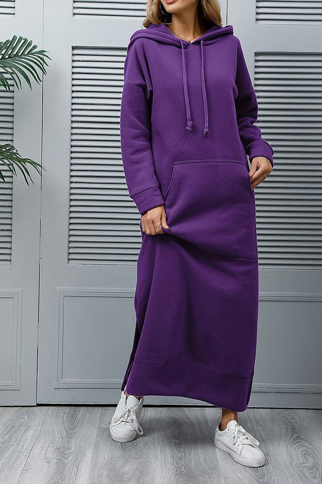 Saar – Hoodie Jurk met Grote Zak en Splitzoom