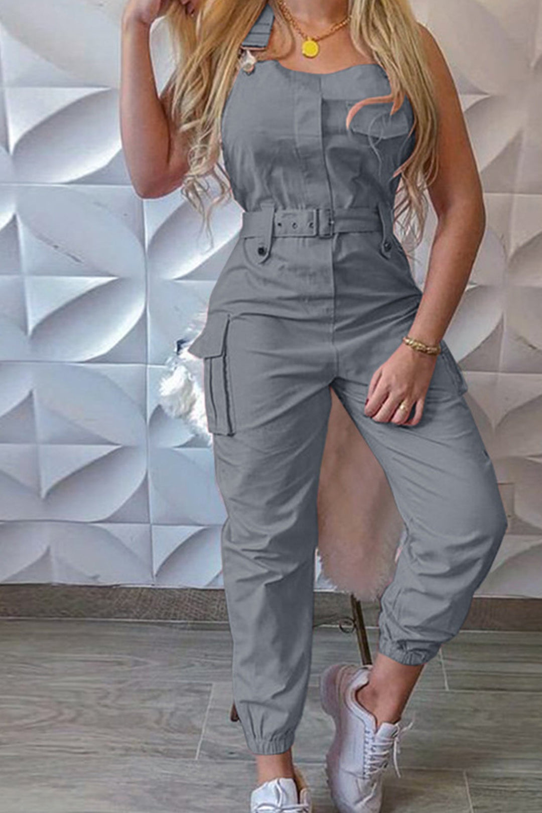 Noa – Mouwloze Cargo Jumpsuit met Ceintuur en Zakken