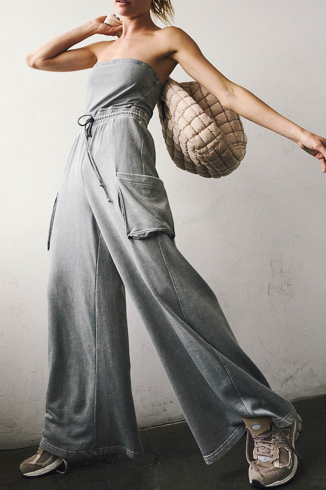 Lara – Strapless Jumpsuit met Strikceintuur en Wijde Pijpen