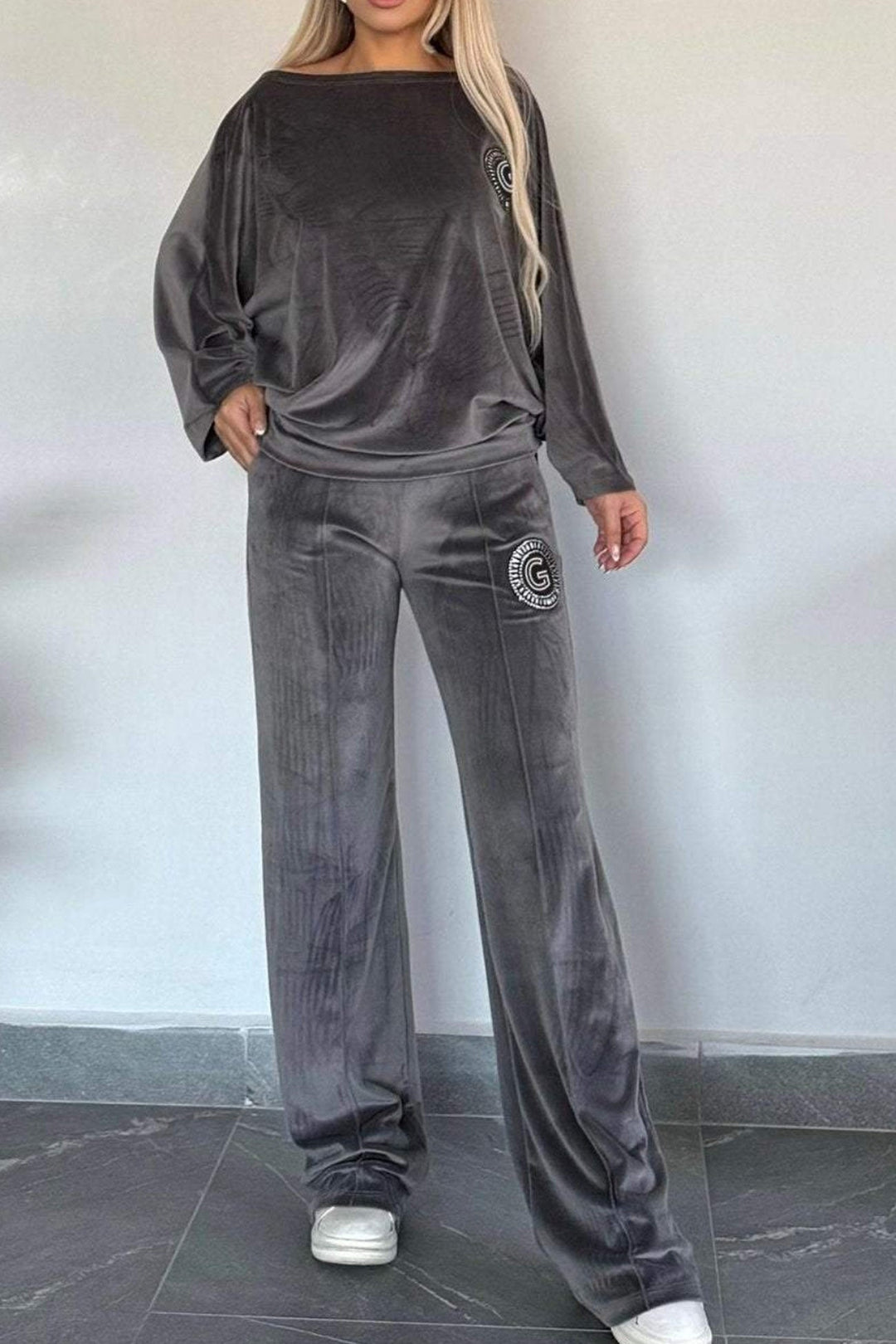 Lara – Suèdelook Two-Piece Set met Vleermuismouwen