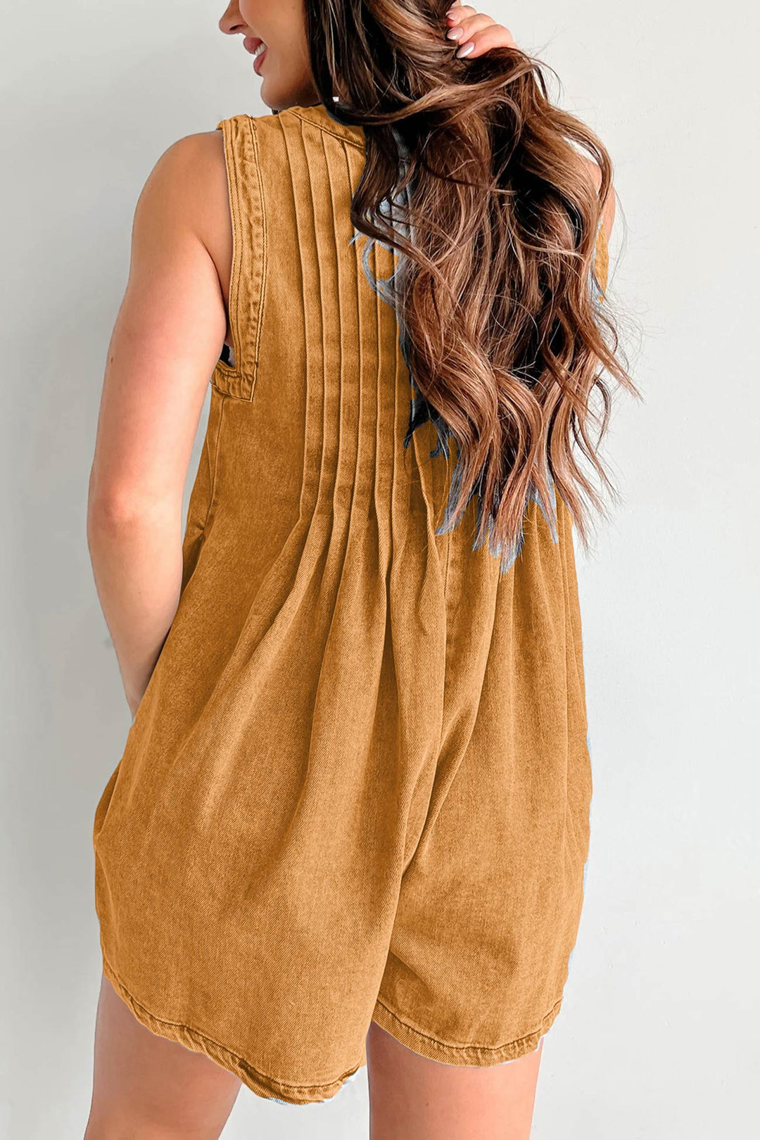 Bo – Mouwloze Denim Romper met Striksluiting en V-Hals