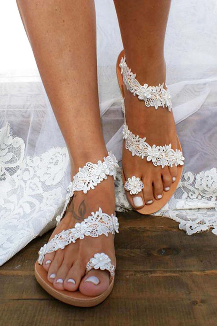 Elin – Boho Teensandalen met Kant, Bloemen en Parelaccenten