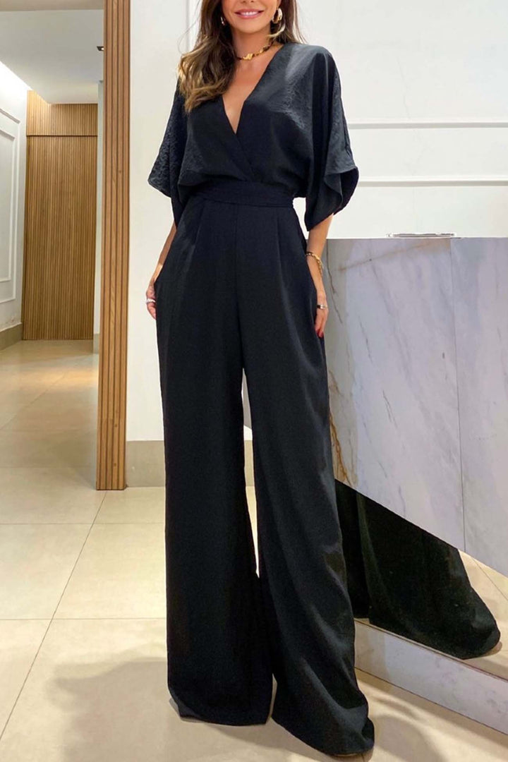 Mila – Jumpsuit met V-Hals, Vleermuismouwen en Open Rug