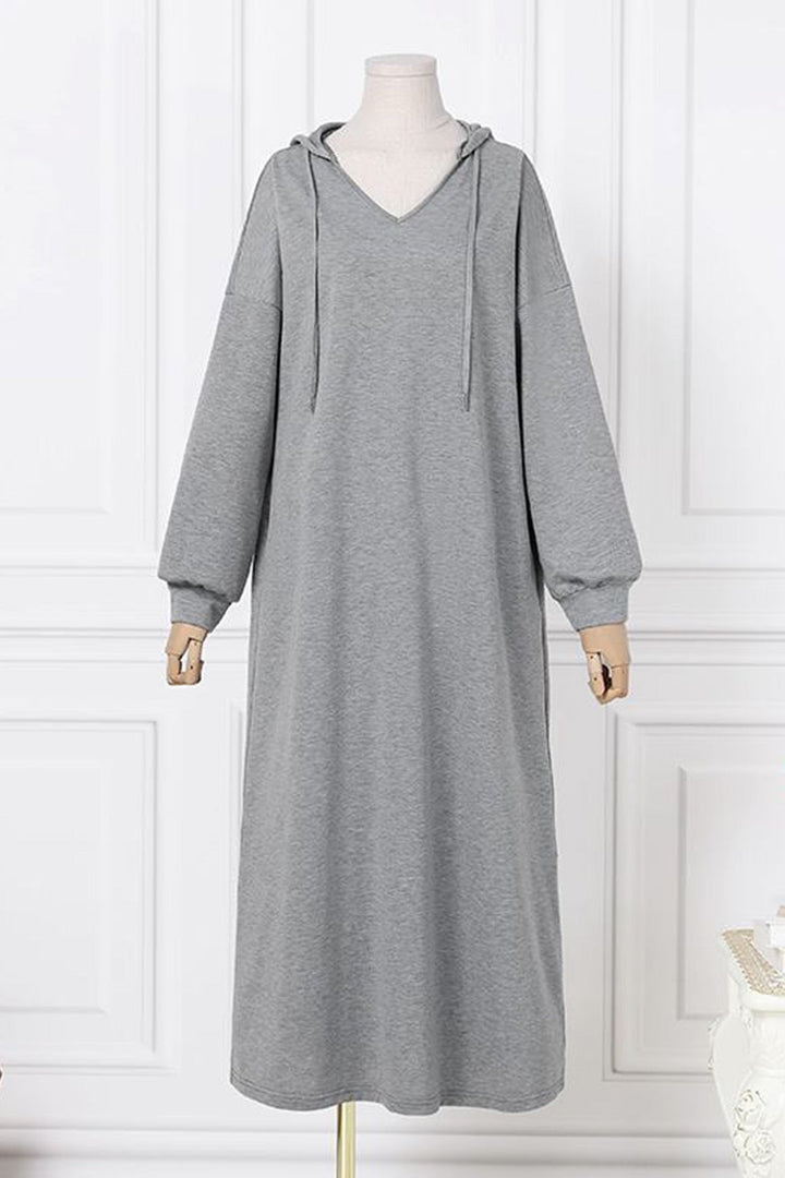 Maud – Losse Hoodie Jurk met V-Hals en Trekkoord