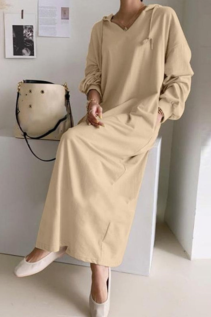 Maud – Losse Hoodie Jurk met V-Hals en Trekkoord