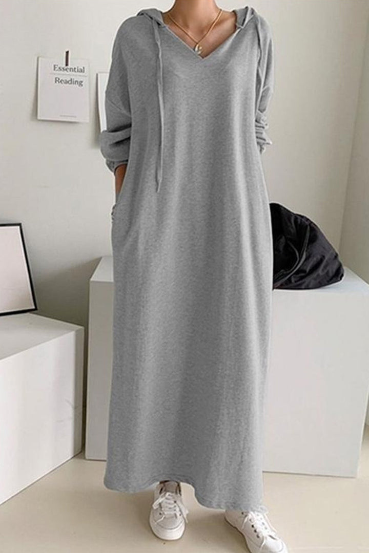 Maud – Losse Hoodie Jurk met V-Hals en Trekkoord