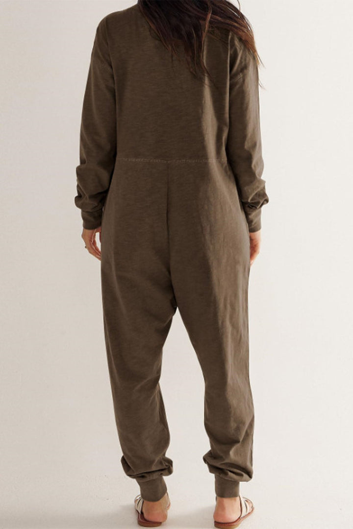 Sofie – Jumpsuit met V-Hals, Lage Schouders en Lange Mouwen
