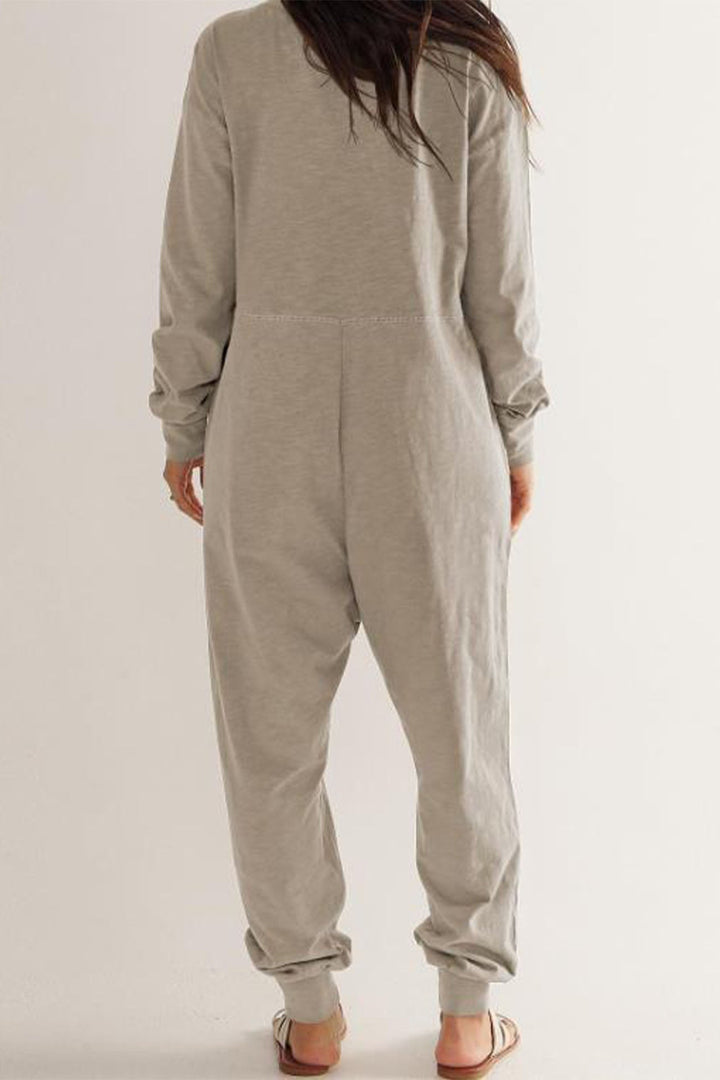 Sofie – Jumpsuit met V-Hals, Lage Schouders en Lange Mouwen