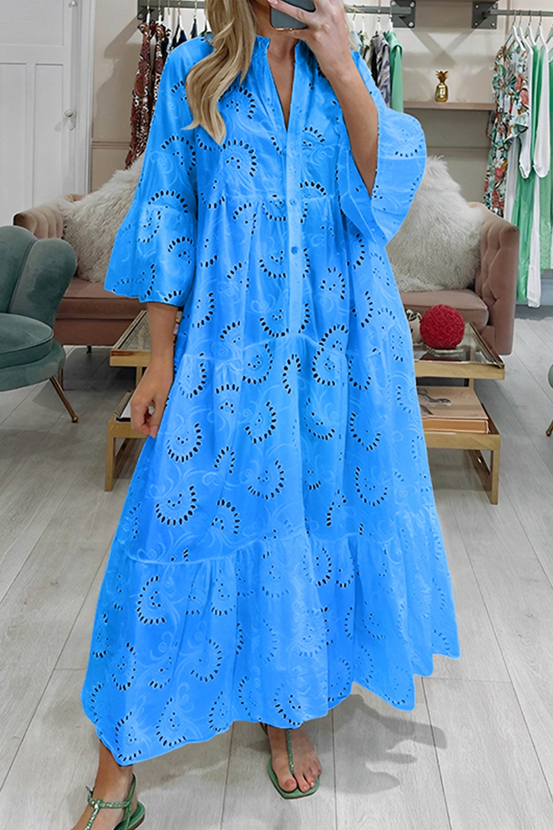 Bente – Geborduurde Maxi Jurk met Vlindermouwen en V-Hals