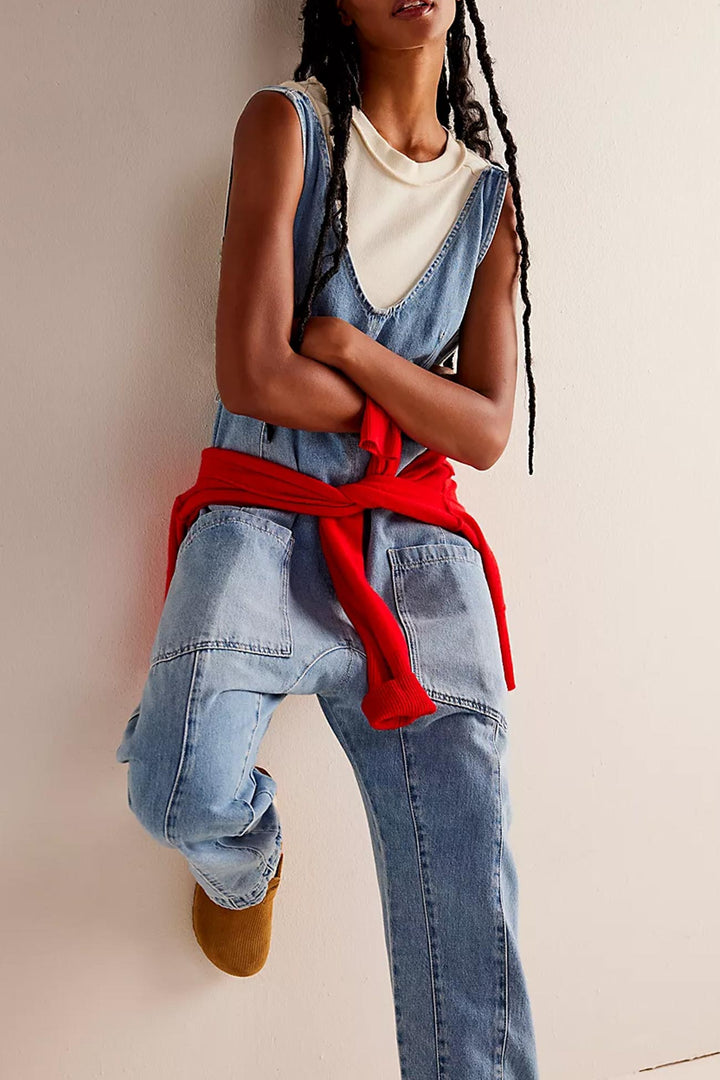 Linde – Mouwloze Denim Jumpsuit met V-Hals en Verstelbare Bandjes