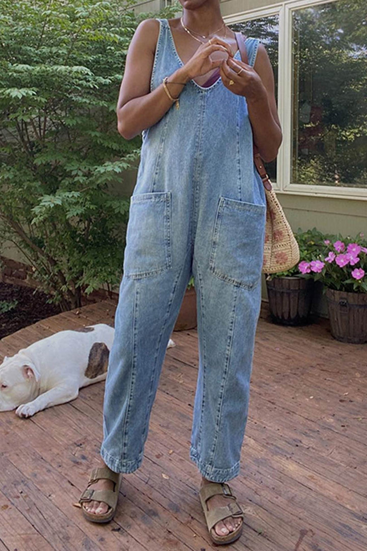 Linde – Mouwloze Denim Jumpsuit met V-Hals en Verstelbare Bandjes